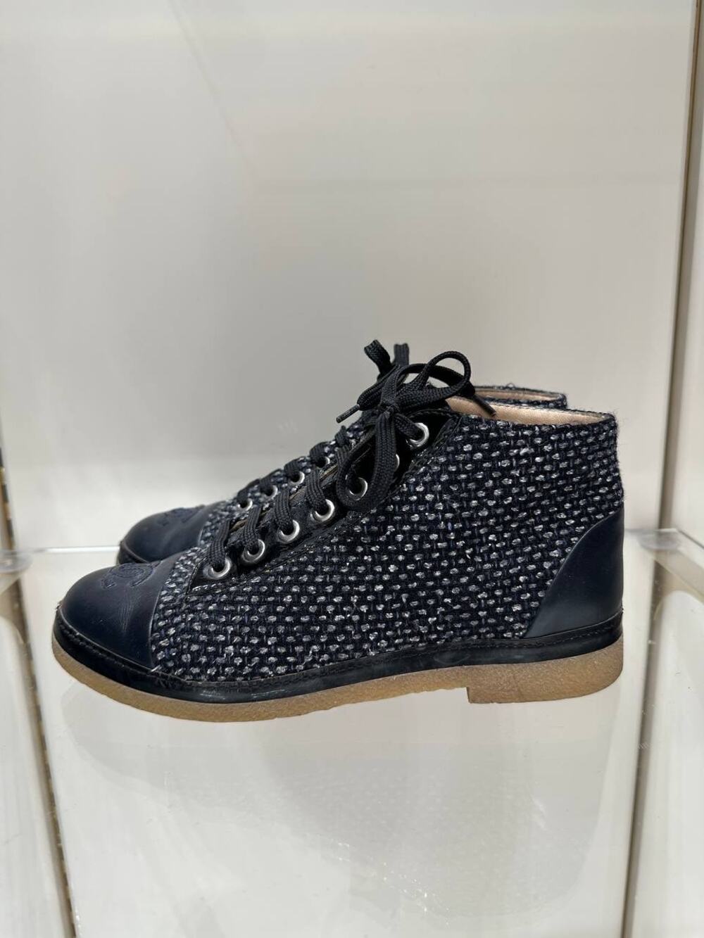 Chanel Tweed & Leather High-Top Sneaker Sz.36,5